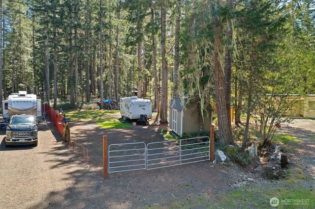 101 N Brook Lane, Hoodsport, WA 98548