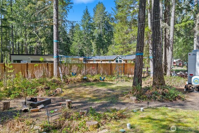 101 N Brook Lane, Hoodsport, WA 98548