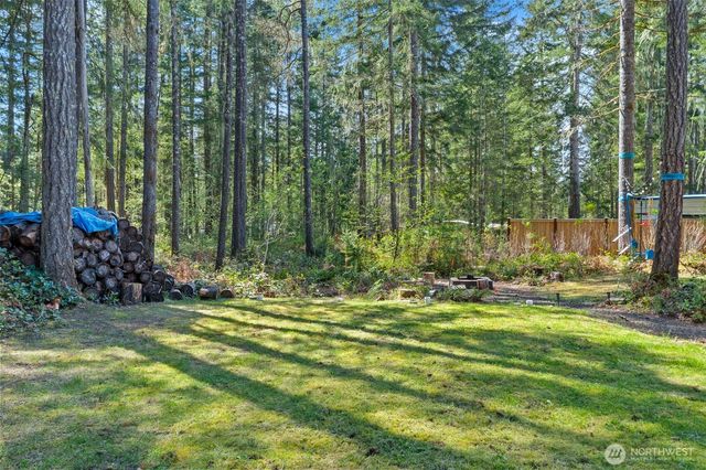 101 N Brook Lane, Hoodsport, WA 98548