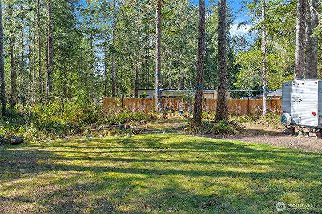 101 N Brook Lane, Hoodsport, WA 98548