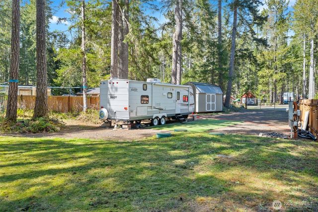 101 N Brook Lane, Hoodsport, WA 98548