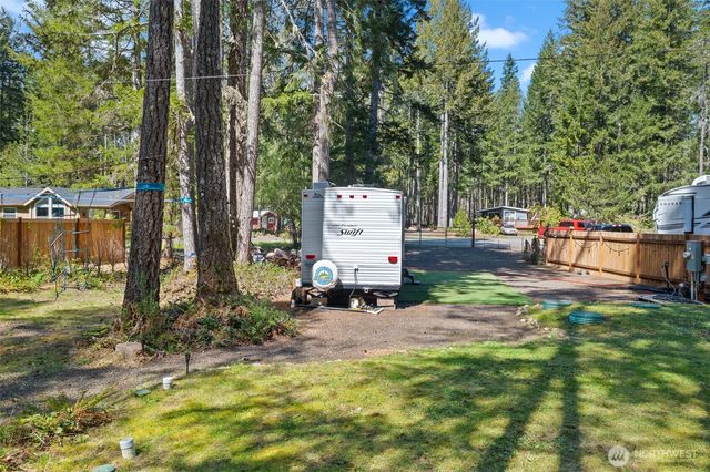 101 N Brook Lane, Hoodsport, WA 98548