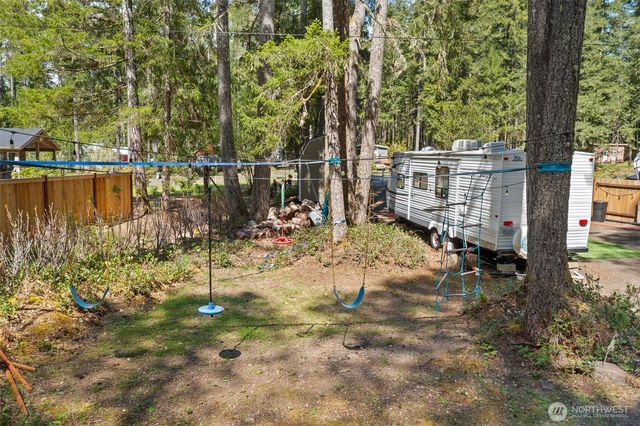 101 N Brook Lane, Hoodsport, WA 98548
