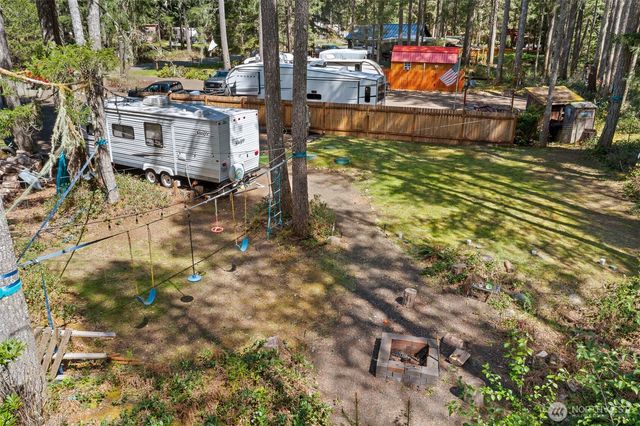 101 N Brook Lane, Hoodsport, WA 98548