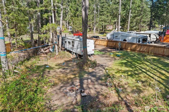 101 N Brook Lane, Hoodsport, WA 98548