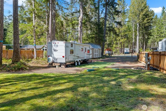 101 N Brook Lane, Hoodsport, WA 98548