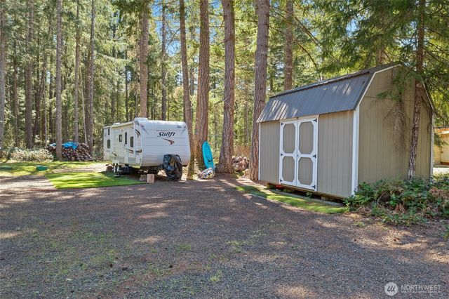 101 N Brook Lane, Hoodsport, WA 98548