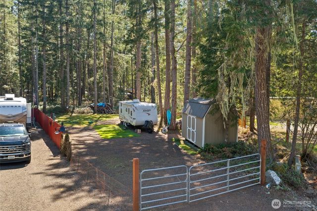 101 N Brook Lane, Hoodsport, WA 98548