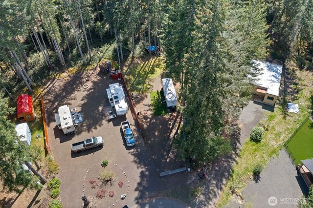 101 N Brook Lane, Hoodsport, WA 98548