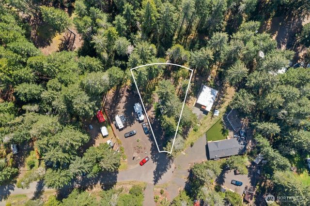 101 N Brook Lane, Hoodsport, WA 98548