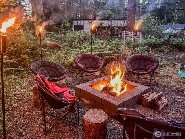 101 N Brook Lane, Hoodsport, WA 98548