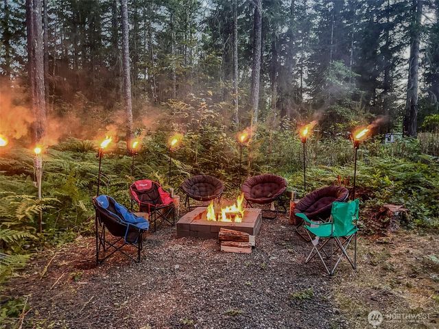 101 N Brook Lane, Hoodsport, WA 98548