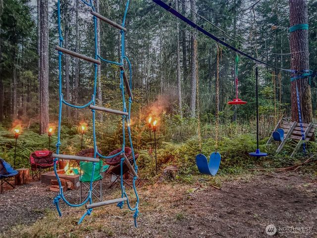 101 N Brook Lane, Hoodsport, WA 98548