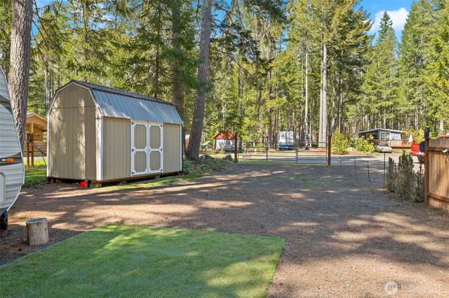 101 N Brook Lane, Hoodsport, WA 98548