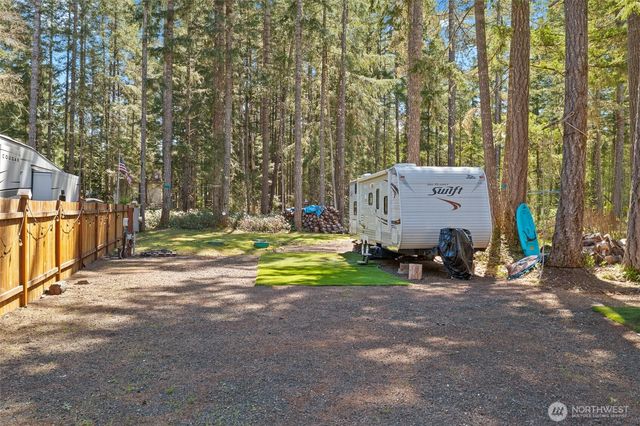 101 N Brook Lane, Hoodsport, WA 98548