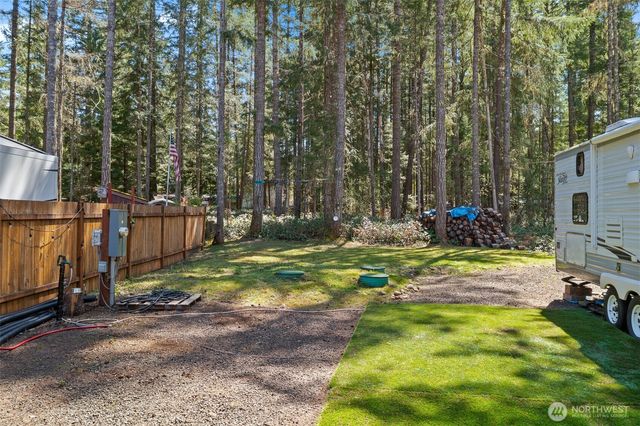 101 N Brook Lane, Hoodsport, WA 98548