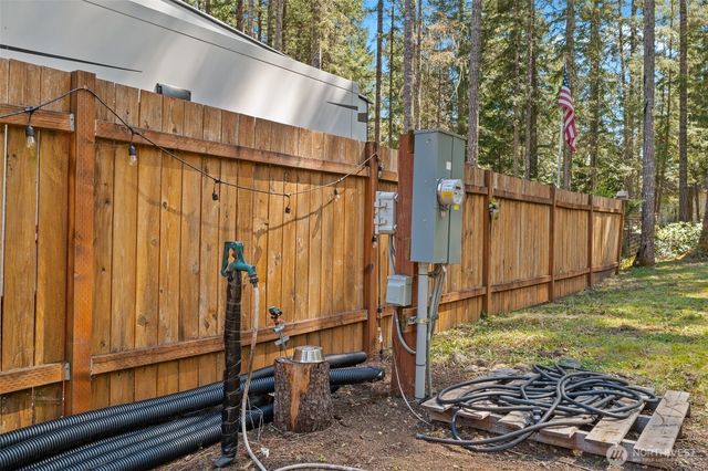 101 N Brook Lane, Hoodsport, WA 98548