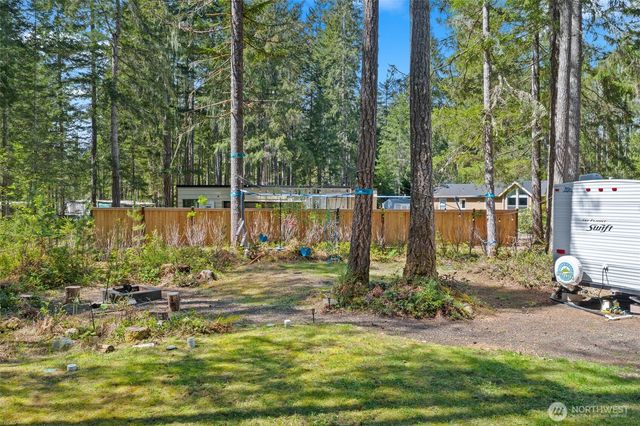 101 N Brook Lane, Hoodsport, WA 98548