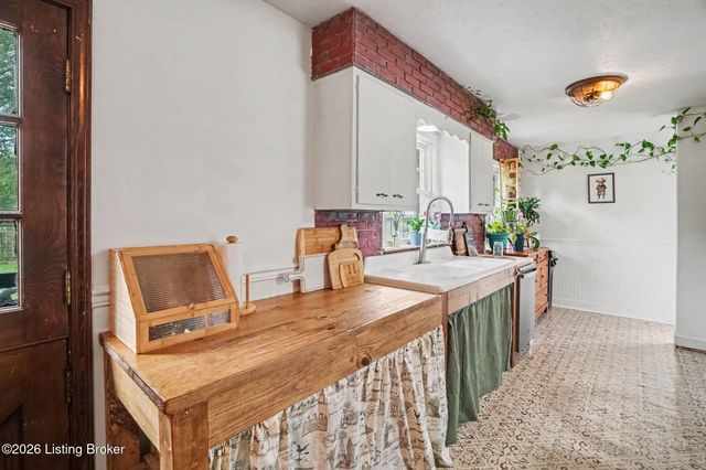 7006 Sunny Vale Way, Louisville, KY 40272