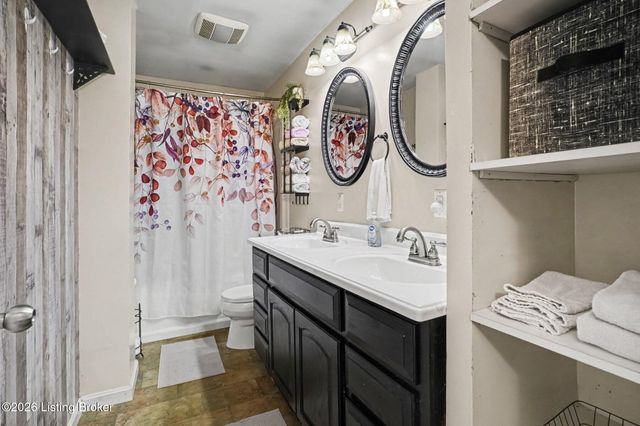 7006 Sunny Vale Way, Louisville, KY 40272