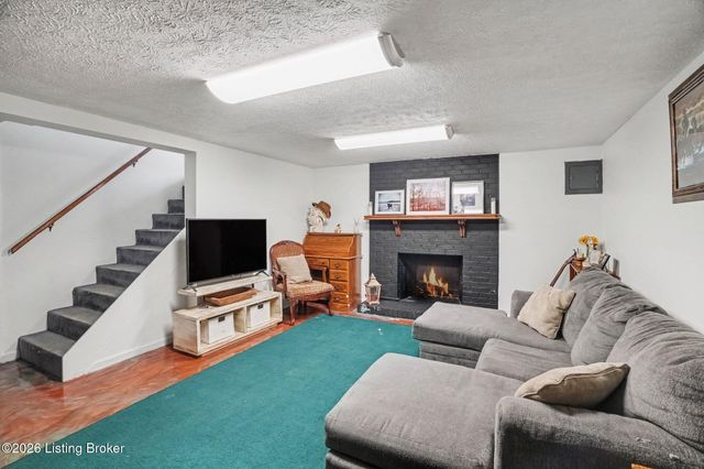 7006 Sunny Vale Way, Louisville, KY 40272