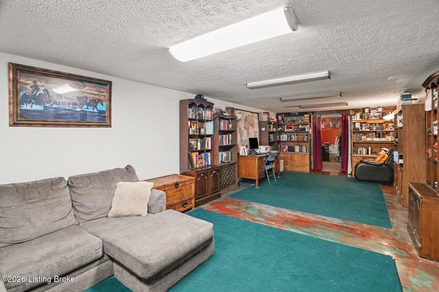 7006 Sunny Vale Way, Louisville, KY 40272