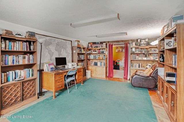 7006 Sunny Vale Way, Louisville, KY 40272