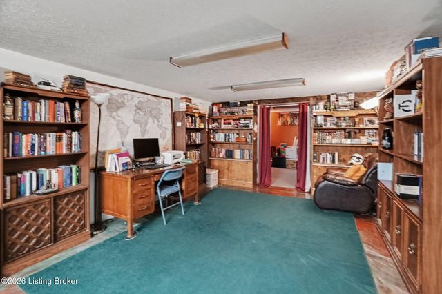 7006 Sunny Vale Way, Louisville, KY 40272