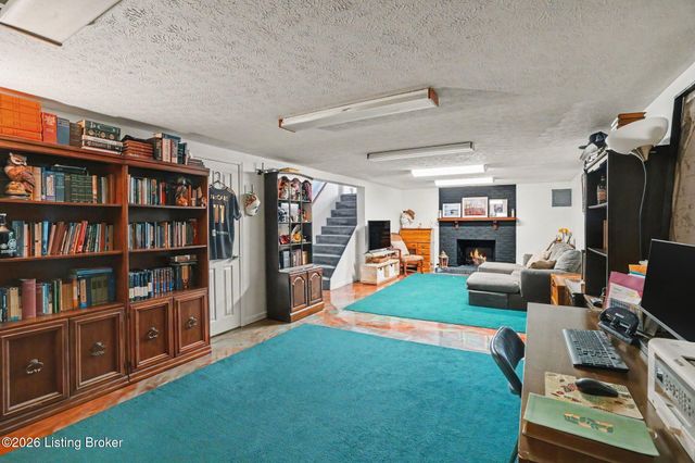 7006 Sunny Vale Way, Louisville, KY 40272