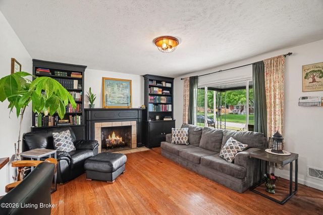 7006 Sunny Vale Way, Louisville, KY 40272