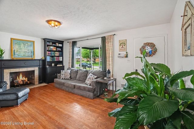 7006 Sunny Vale Way, Louisville, KY 40272