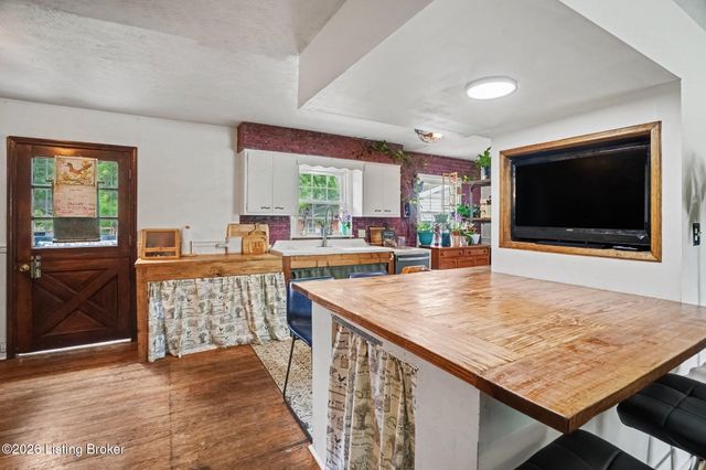 7006 Sunny Vale Way, Louisville, KY 40272