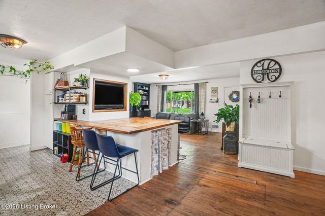 7006 Sunny Vale Way, Louisville, KY 40272