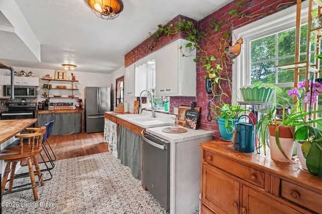 7006 Sunny Vale Way, Louisville, KY 40272