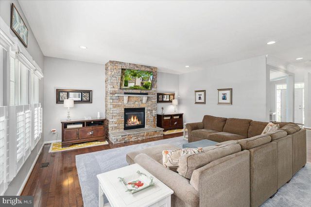 25030 GRAYWACKE DR, Aldie, VA 20105