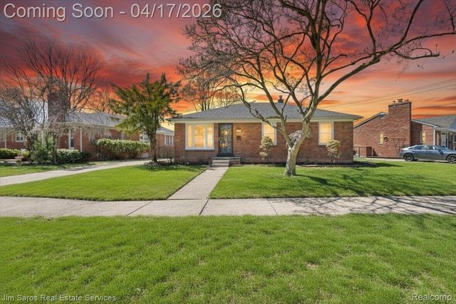 22150 Mauer Street, St. Clair Shores, MI 48080