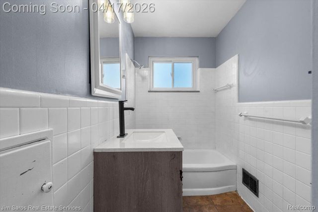 22150 Mauer Street, St. Clair Shores, MI 48080