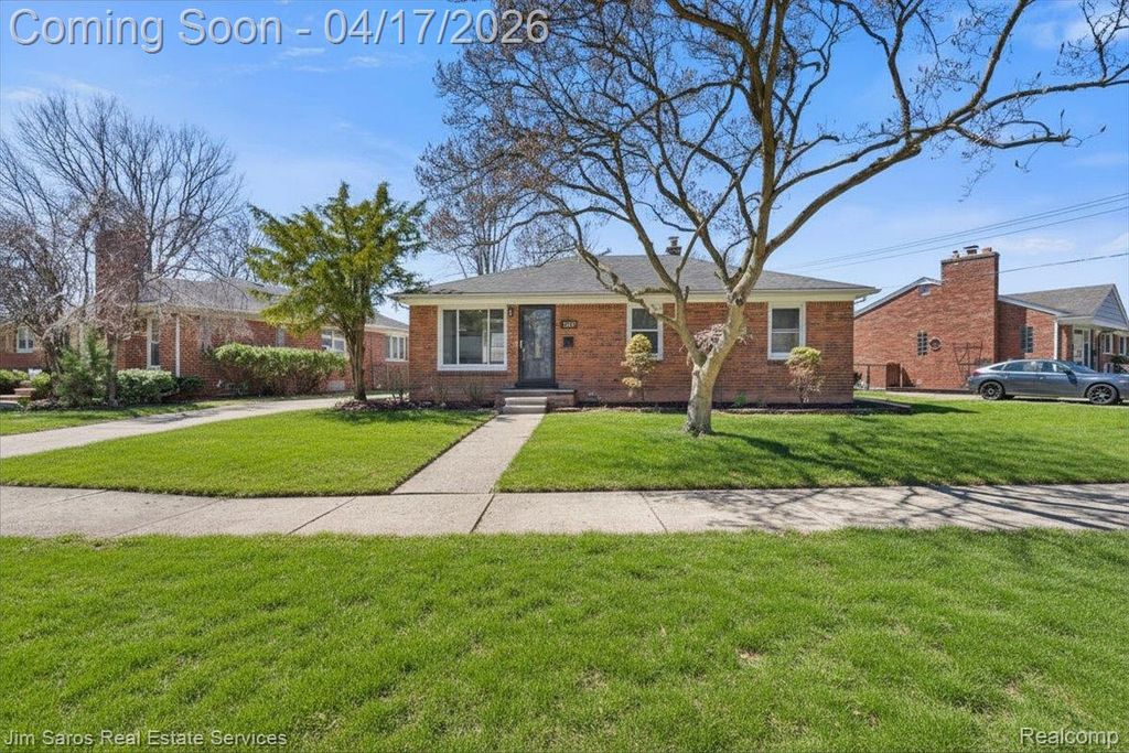 22150 Mauer Street, St. Clair Shores, MI 48080