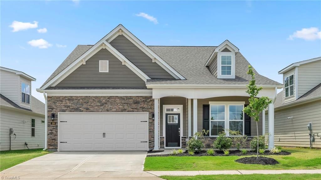 208 Mary Montrose Boulevard, Jamestown, NC 27282
