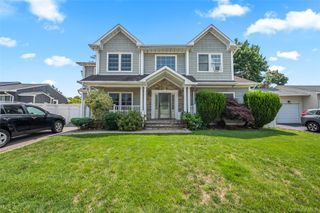 19 Manetto Drive, Plainview, NY 11803