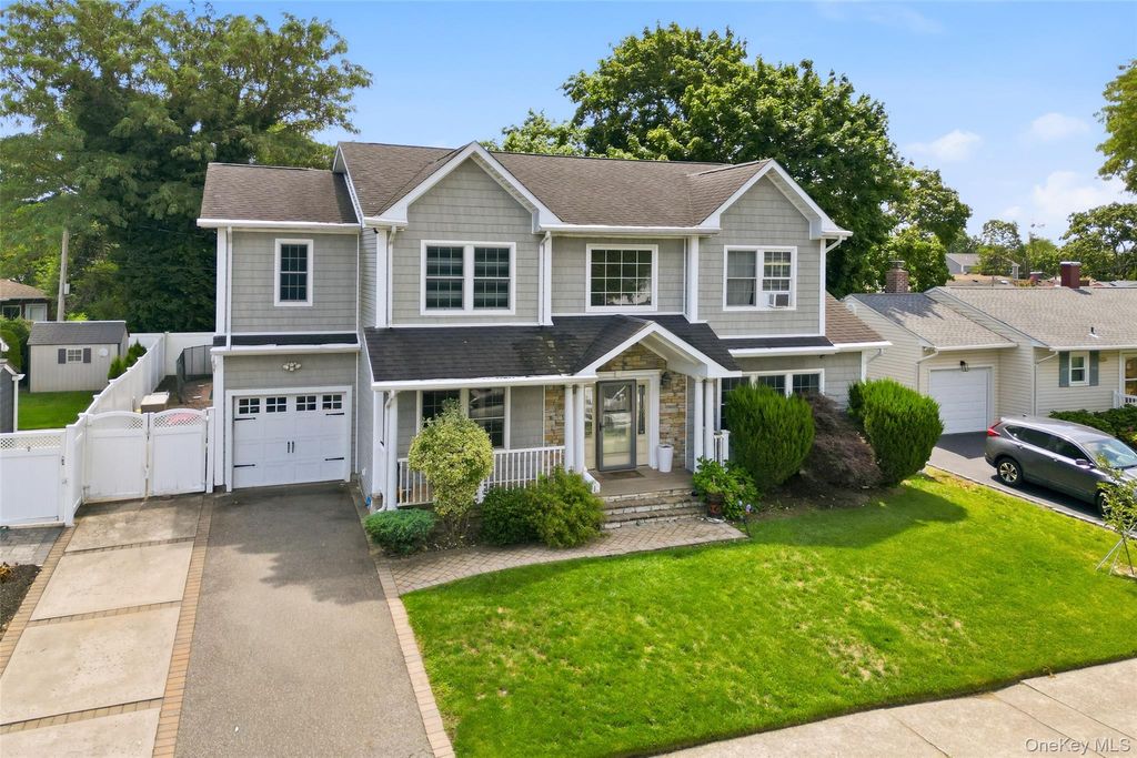 19 Manetto Drive, Plainview, NY 11803 — photo 2