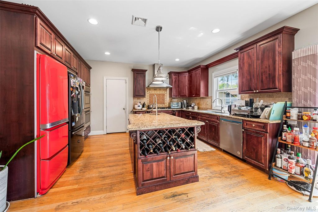 19 Manetto Drive, Plainview, NY 11803 — photo 4