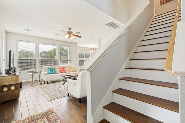 2410 Great Oaks DR 301, Round Rock, TX 78681