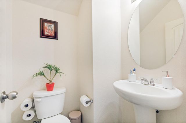 2410 Great Oaks DR 301, Round Rock, TX 78681