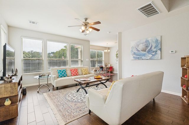 2410 Great Oaks DR 301, Round Rock, TX 78681