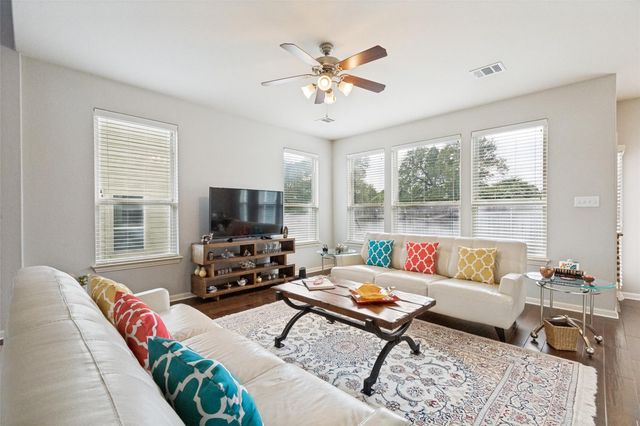 2410 Great Oaks DR 301, Round Rock, TX 78681