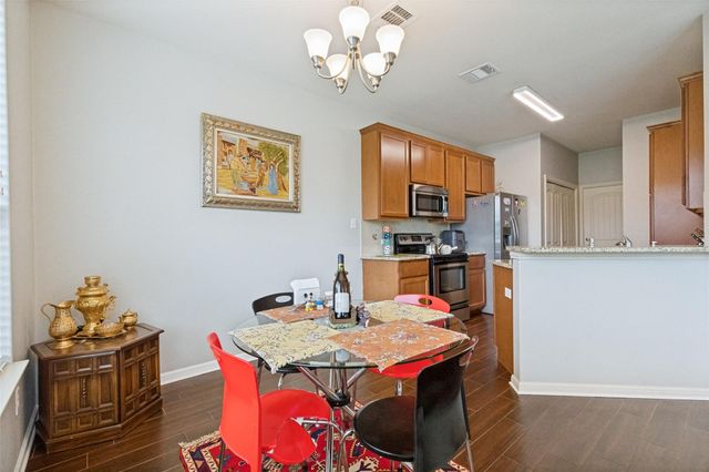 2410 Great Oaks DR 301, Round Rock, TX 78681