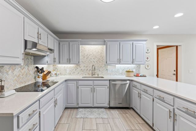 1100 N Farm Road 193, Springfield, MO 65802