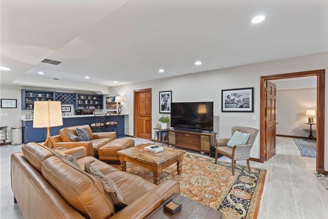 1100 N Farm Road 193, Springfield, MO 65802