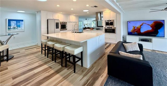 2120 Sandpiper ST, Naples, FL 34102